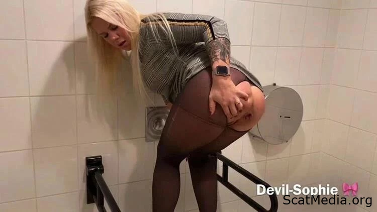 Fast Food Ingestion - Severe Toilet Discharge - Devil Sophie